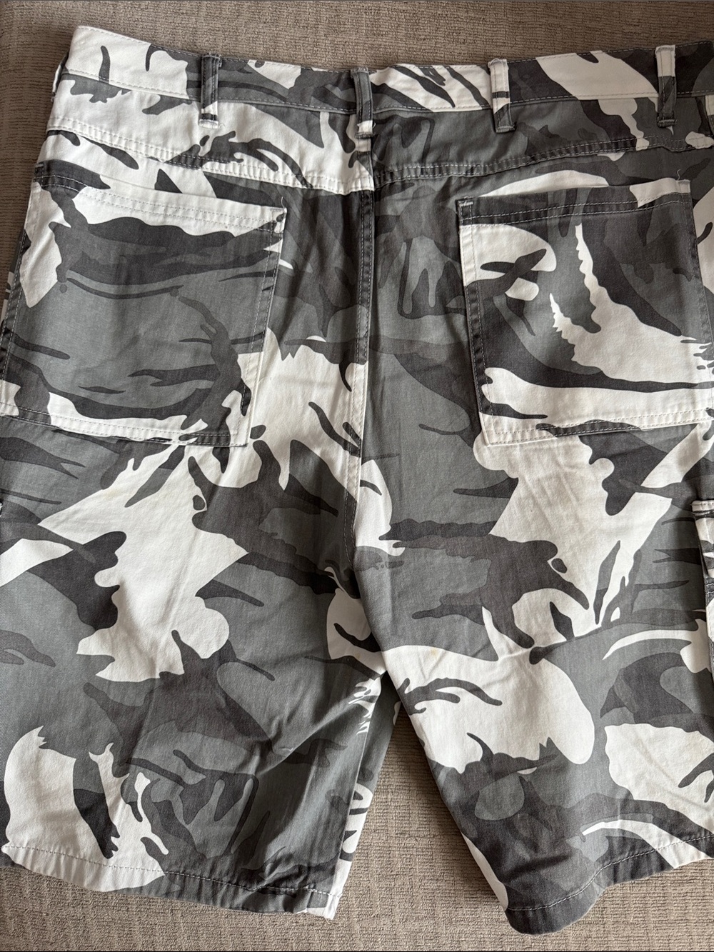 Wrangler Gray & White Camo Cargo Shorts, Size:36 - Picture 6 of 6